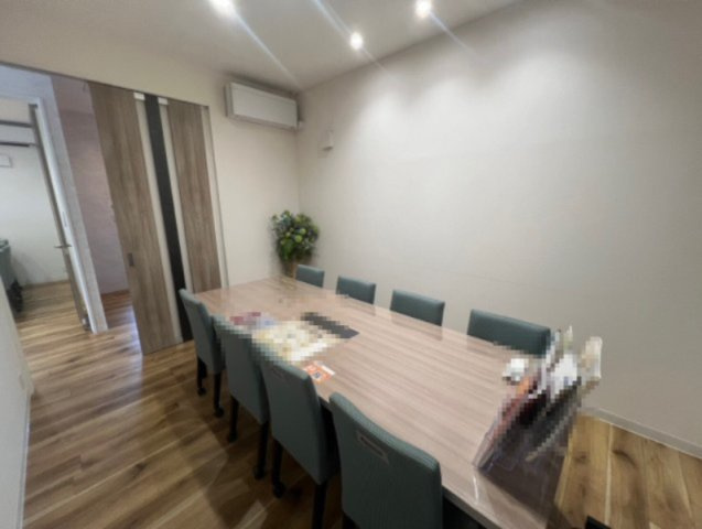 半城土中町店舗事務所の内装