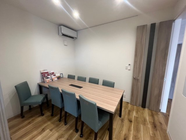 半城土中町店舗事務所の内装