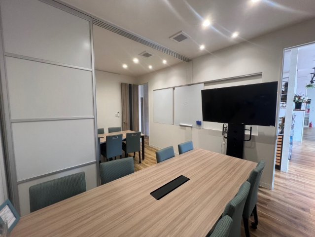 半城土中町店舗事務所の内装