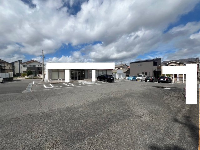 半城土中町店舗事務所の駐車場