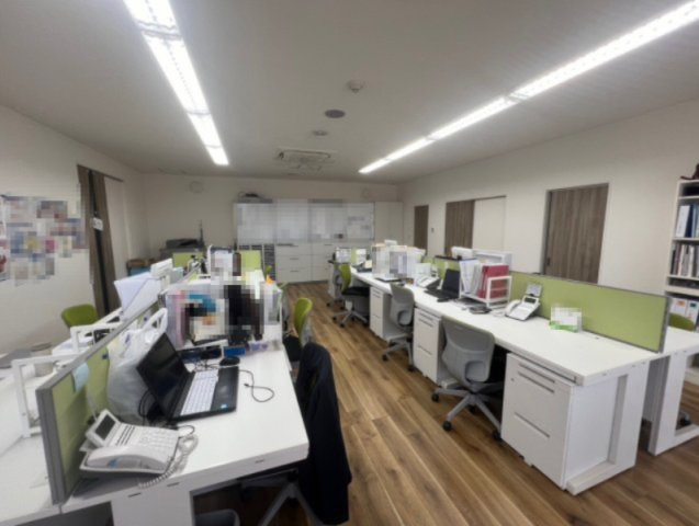 半城土中町店舗事務所の内装