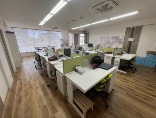 半城土中町店舗事務所の内装