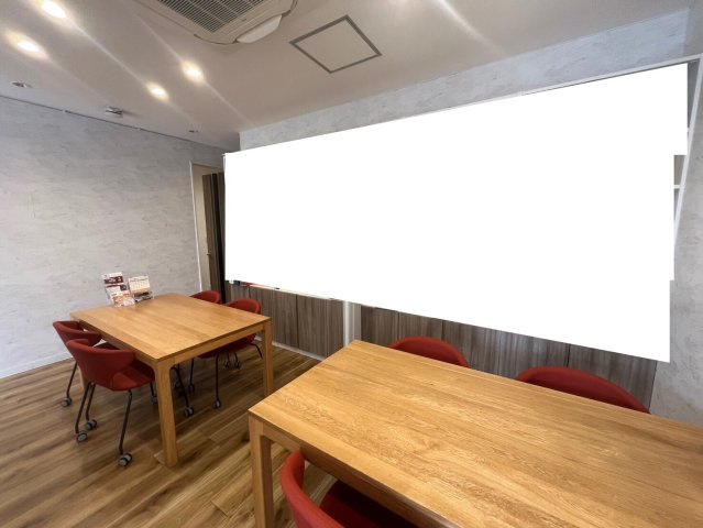 半城土中町店舗事務所の内装