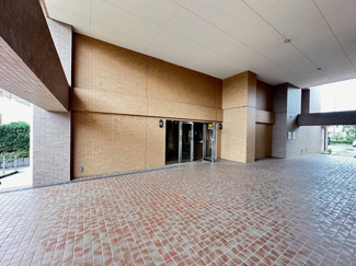 【エントランス】 | 広々としたエントランス。