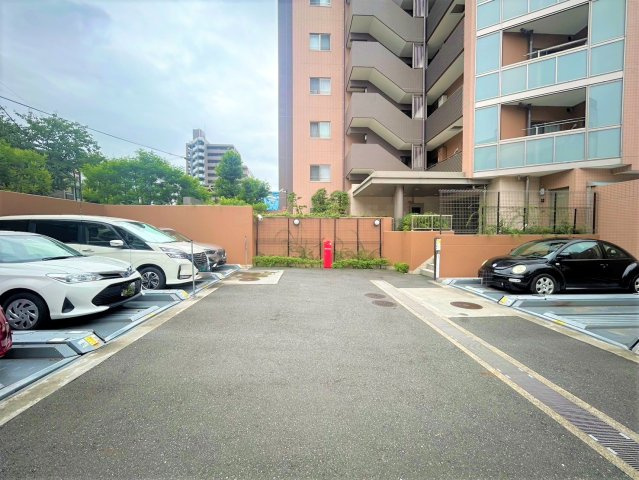 BELISTA住吉の駐車場