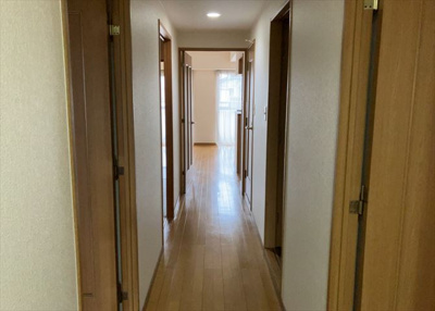 【内装】 | ロイヤルステージ淵野辺 | 内装はとにかくおしゃれなものがいい！と選ぶ前に、まず住んだ後のことを想像してみましょう。住んでみたらコンセントの位置が悪くて使いにくいなど出てきます。事前にどの家電をどこに置くか想定しておきましょう。