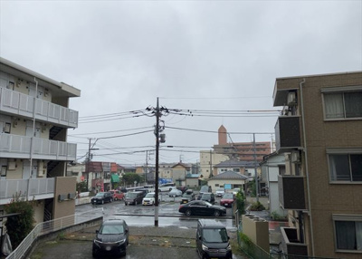 【展望】 | ロイヤルステージ淵野辺 | 眺望の良さを楽しめるダイニングキッチンで家族団らんの時間を過ごしてはいかがでしょうか。バルコニーから見える景色を家族で眺める時間は、時間が経つのを忘れてしまいそうですね。是非、現地を見に行きましょう！