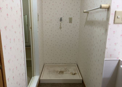 【ランドリースペース】 | ロイヤルステージ淵野辺 | ランドリースペースも気になります。洗濯機置場があり「洗う、干す、取り込む、アイロンがけ、たたむ」など、洗濯に関する家事をするための空間です。広さや収納など付帯設備も含めて、詳細は現地でご確認ください。