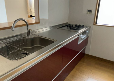 【キッチン】 | ロイヤルステージ淵野辺 | 標準的なシステムキッチンの横幅は、165cm～300cm程度です。2100・2400・2550・2700などミリ単位で表記されます。普段どのように料理をするのかを想定しながら合ったサイズを選びましょう