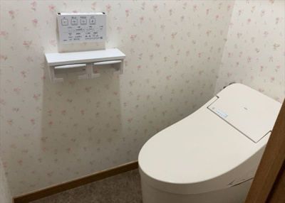 【トイレ】 | ロイヤルステージ淵野辺 | トイレは大きさや形、機能、抗菌性などが異なる多種多彩なタイプが各メーカーから出ています。それぞれに良さがあるため、事前にどういったタイプのトイレがいいのかをご家庭内で決めて、内見に行くといいでしょう。