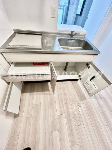 セレニテ江坂アリアのキッチン|キッチン下収納