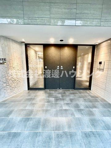セレニテ江坂アリアのエントランス