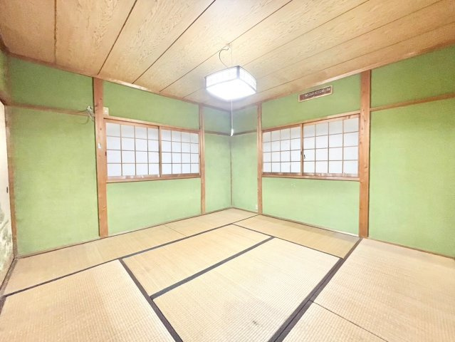 寝屋川市太秦東が丘　中古一戸建ての和室|柔らかい畳が心地よい和室