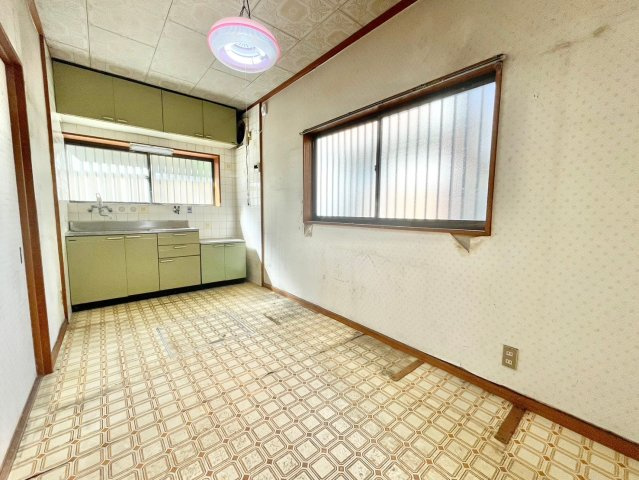 寝屋川市太秦東が丘　中古一戸建ての居間・リビング|居間です