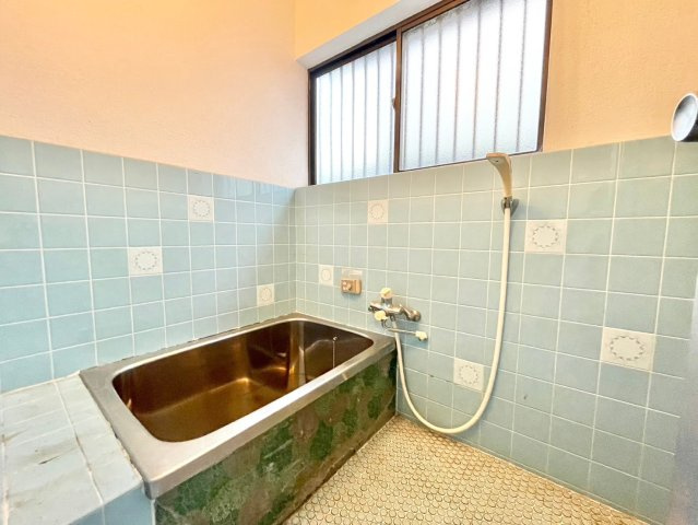 寝屋川市太秦東が丘　中古一戸建ての浴室|日々の疲れを癒すお風呂付です