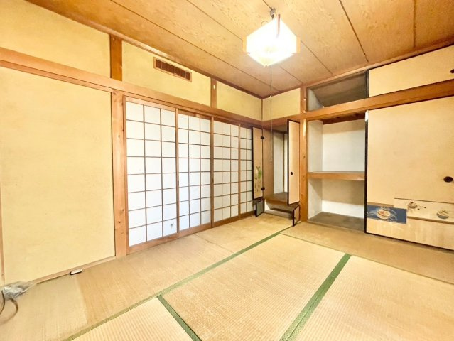 寝屋川市太秦東が丘　中古一戸建ての和室|和室ならではの温かな和の空間で寛ぎの時間を過ごせます