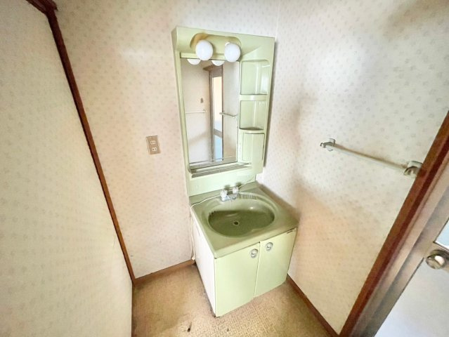 寝屋川市太秦東が丘　中古一戸建ての洗面所|使いやすい洗面所です