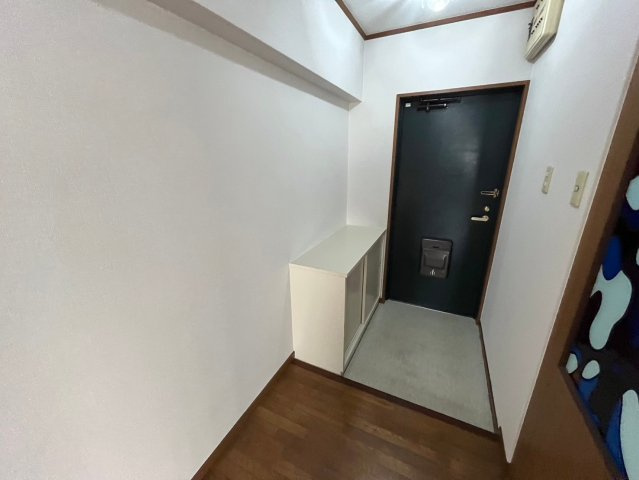 フラッツエムズの玄関