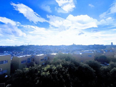 【展望】 | ◆◇インペリアル菊名　～ルミナスタウン～　３階◇◆ | ◆気持ちのいい空が見渡せる広いバルコニー。爽やかな風を感じて、心躍る素敵な暮らしがはじまります。通風・採光にも優れ、心地よい光と風があふれています♪