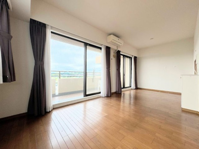 【居間・リビング】 | 市が尾南パークホームズ | ◆リビングは一日中太陽の光が射し込みます。家族が集まる空間は、自然と笑顔が溢れます！