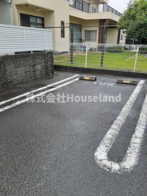 メゾン・ソレイユの駐車場