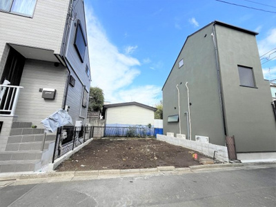 【前面道路含む現地写真】 | 【梅ヶ丘駅９分の新築戸建て6,780万円】■仲介手数料50万円ＯＦＦ！