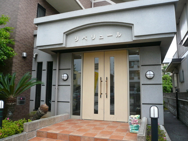 オートロック付きのマンションです