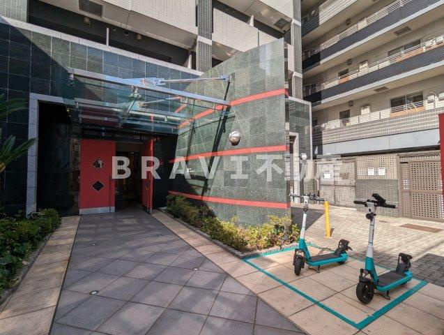 ISM谷町六丁目　BRAVI不動産のエントランス