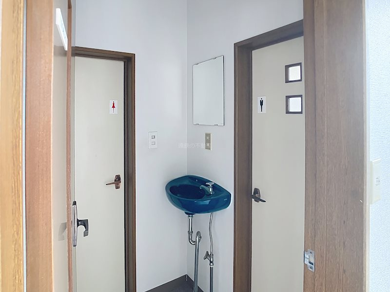 三方原町貸事務所の洗面所