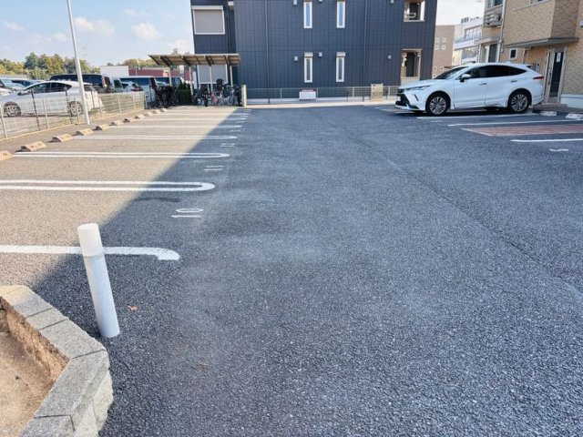 サンシャインみどりのの駐車場