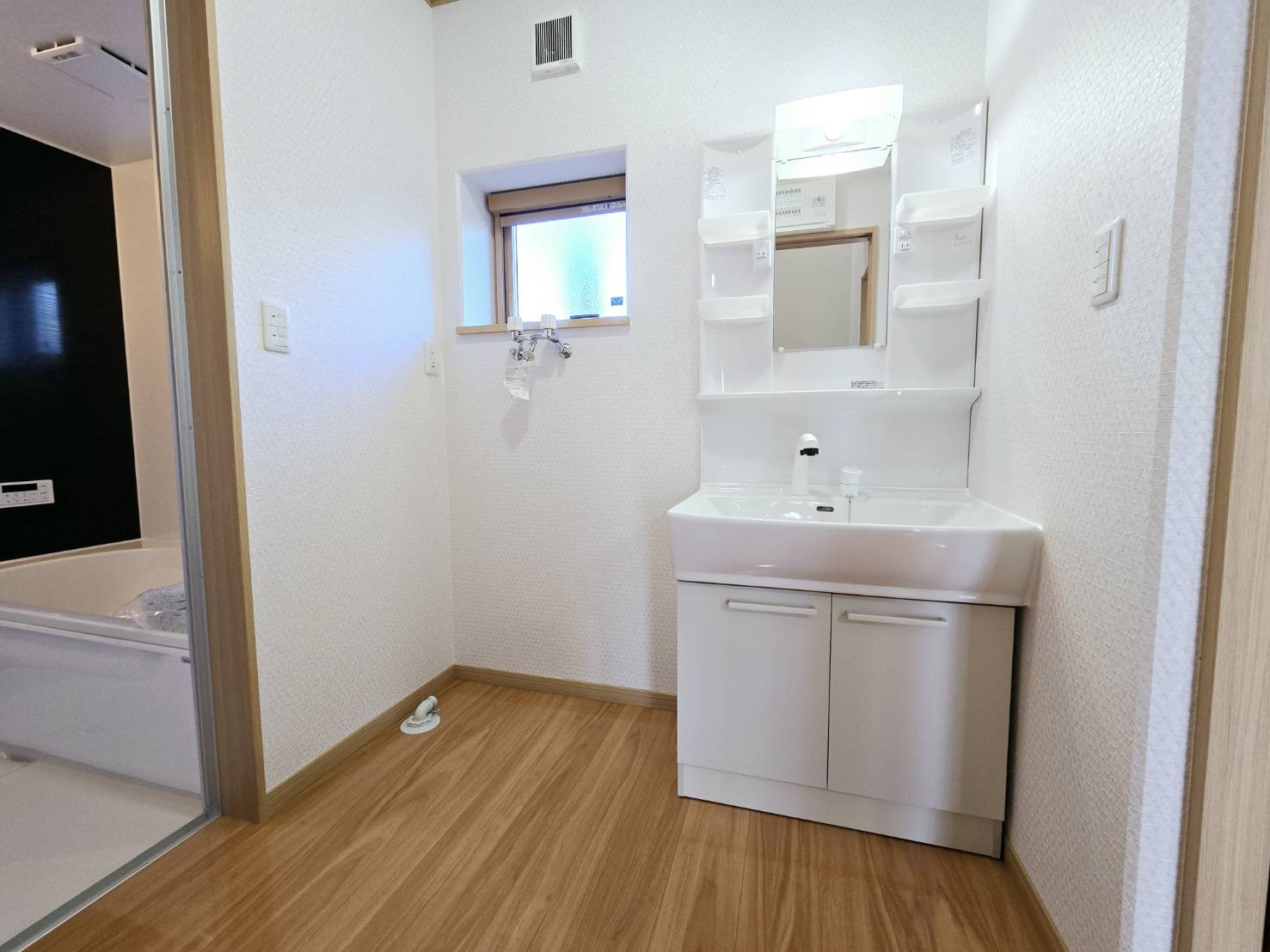 八戸市大字白銀町字白浜道の独立洗面台