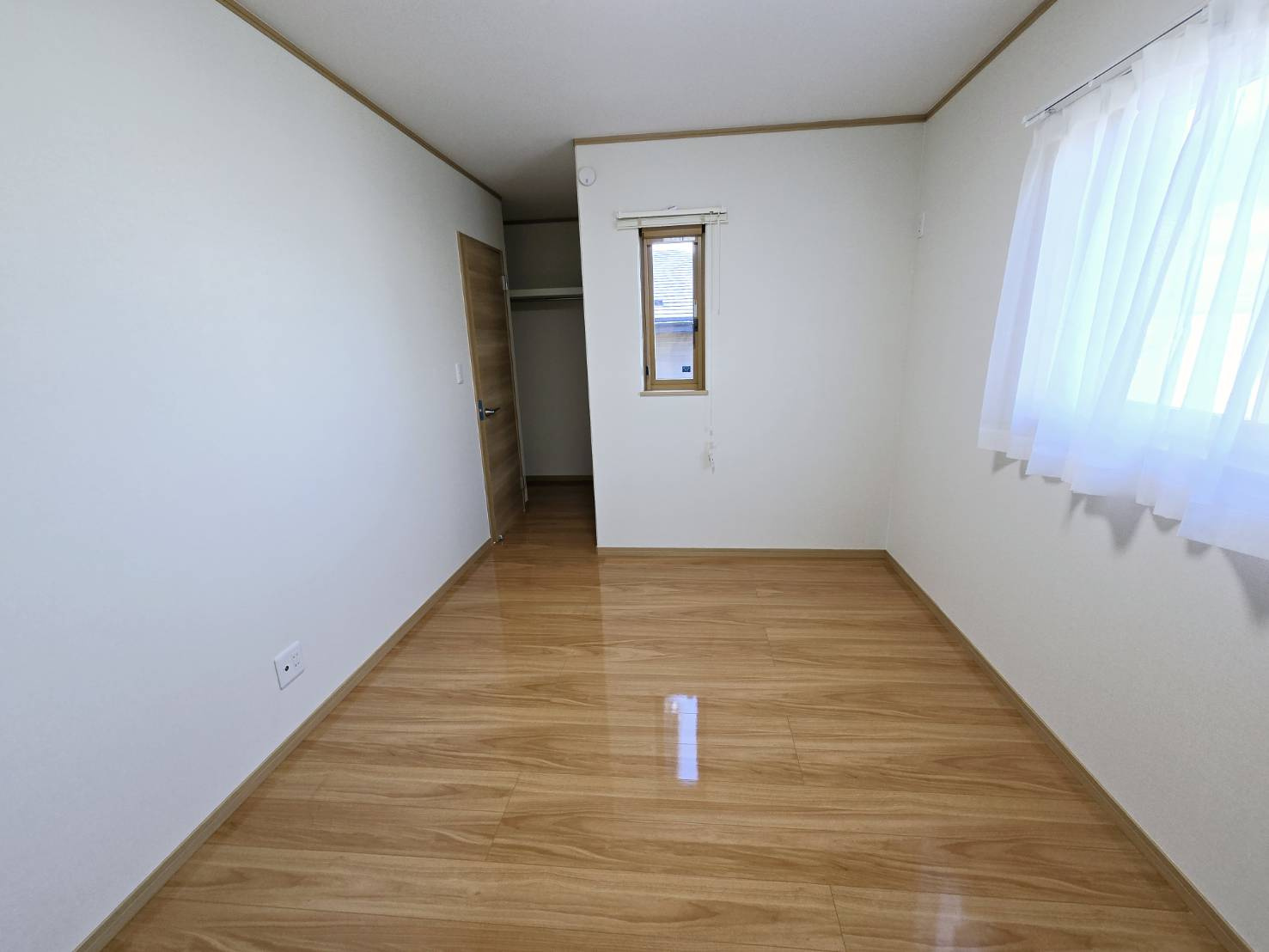 八戸市大字白銀町字白浜道の洋室