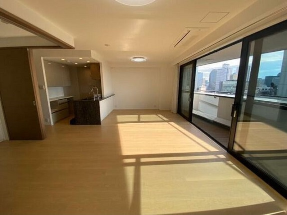 千代田区麹町６丁目の賃貸マンションの居間・リビング