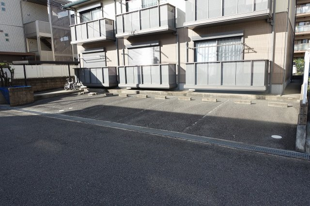 パークアレイ武庫川の駐車場