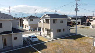 【外観】 | 甲府市中町 オール電化新築全2棟1号棟 北西角地 車3台 収納豊富な間取り