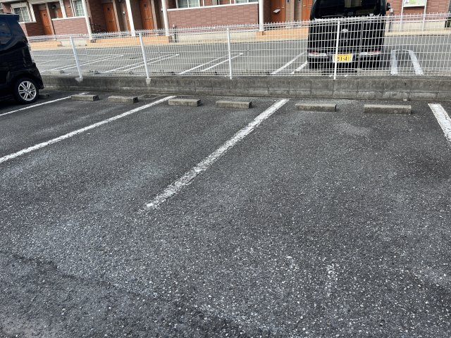 コーポ三輪の駐車場