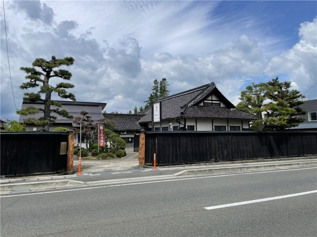 米沢市門東町１丁目　２階建て中古住宅の外観