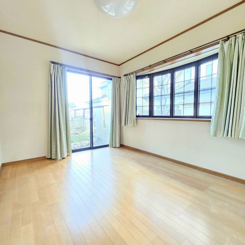 下佐野町700-10の洋室