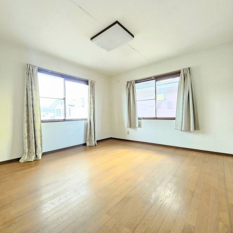 下佐野町700-10の洋室