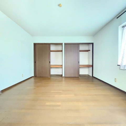 下佐野町700-10の洋室