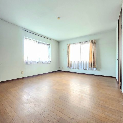 下佐野町700-10の居間・リビング