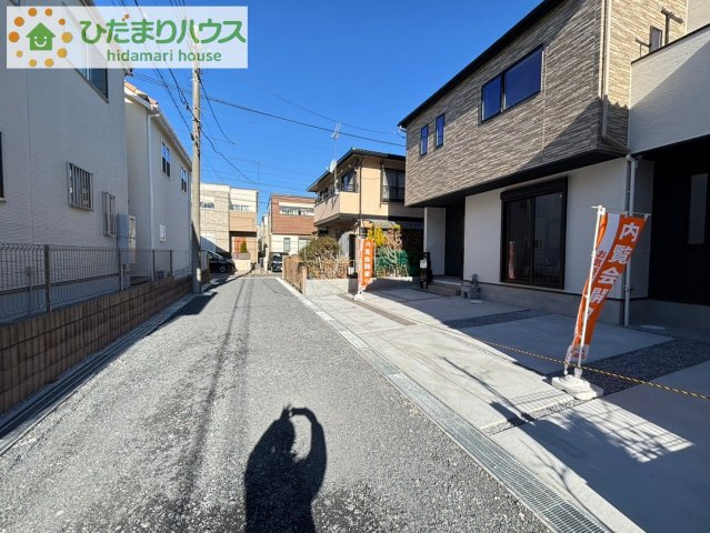 上尾市東町　Ⅱ　新築一戸建て　ルシェール　01の前面道路含む現地写真