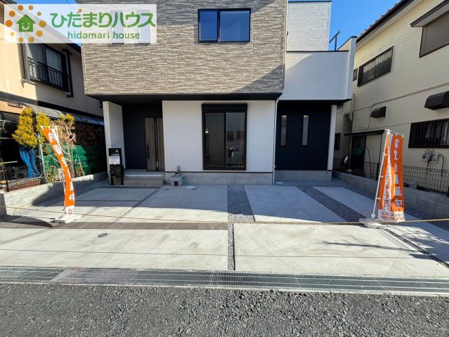 上尾市東町　Ⅱ　新築一戸建て　ルシェール　01の駐車場