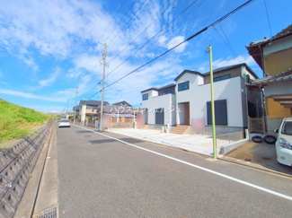【前面道路含む現地写真】 | 名古屋市中川区中須町字桜井110-4【仲介手数料無料】新築一戸建て　2号棟