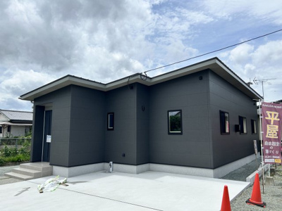 【外観】 | 神田町モデルハウス | シックな外観で駐車場も広々完備です！！