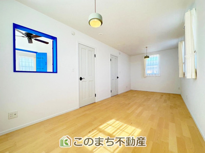 【洋室】 | 宇都宮市針ヶ谷町Ⅰモデルハウス | 採光も確保されたお部屋です。大きいベッドを置いても余裕のあるゆとり空間。
