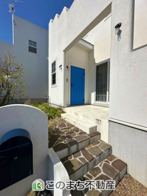 【玄関】 | 宇都宮市針ヶ谷町Ⅰモデルハウス | 玄関周りは家の顔！スタイリッシュな玄関が特徴です！
