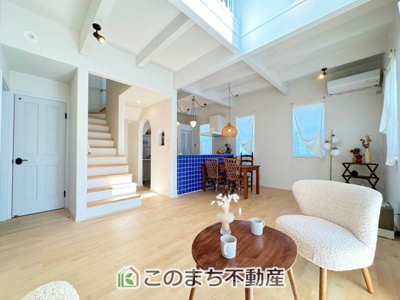 【居間・リビング】 | 宇都宮市針ヶ谷町Ⅰモデルハウス | 時間のゆとりと空間、暖かな陽光がもたらす光と風を独占してください。新しい暮らしが始まります。
