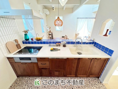 【キッチン】 | 宇都宮市針ヶ谷町Ⅰモデルハウス | お洒落なホワイト天板のペニンシュラキッチンを採用しております。
