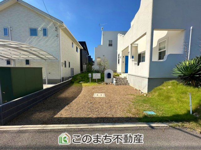 宇都宮市針ヶ谷町Ⅰモデルハウスの駐車場|お車並列２台分ご用意しております♪
